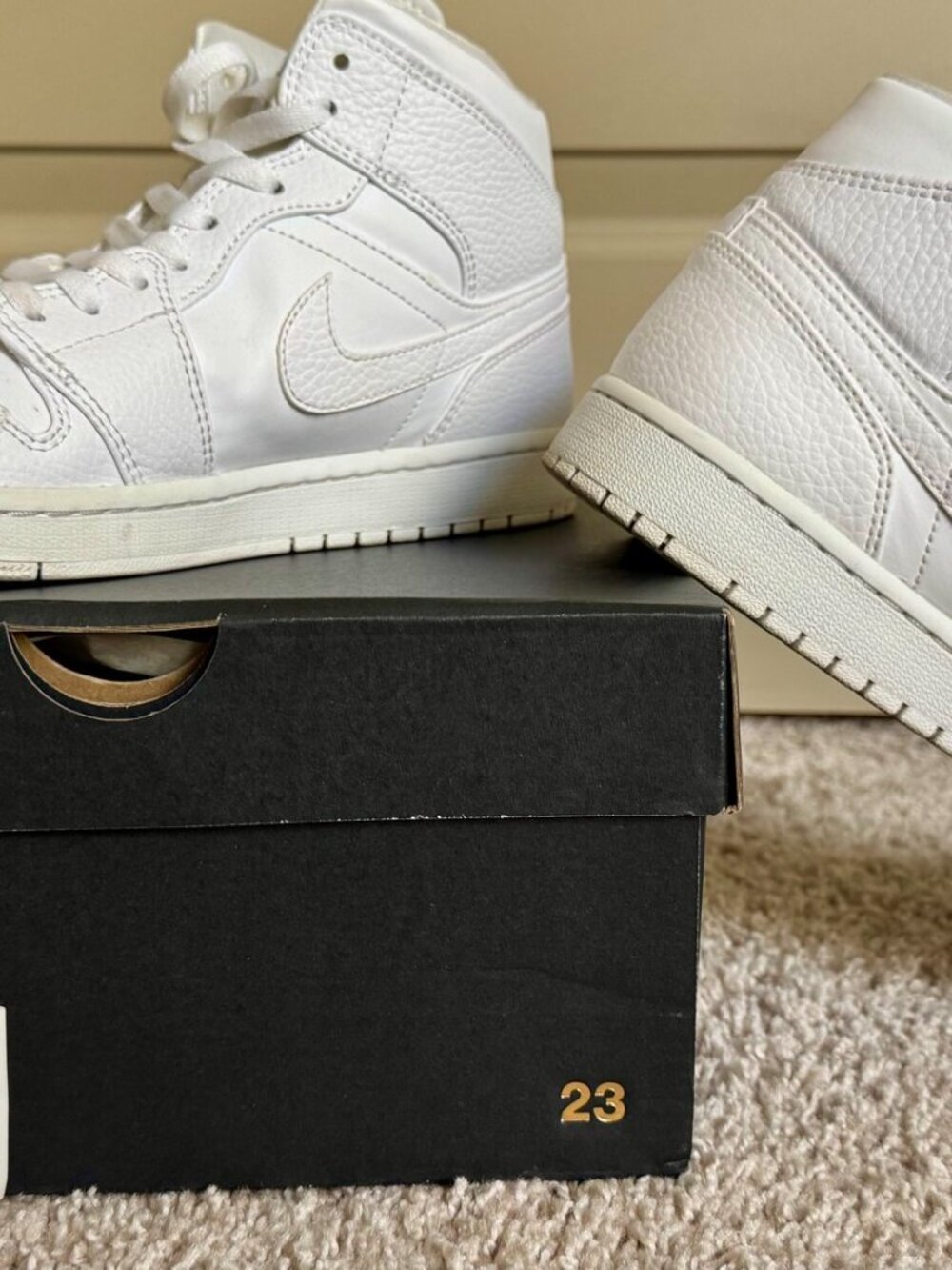Nike Air Jordan 1 Mid Triple White Mens Size 9.5 With Box